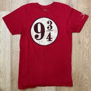 Harry Potter 9 3/4 Red T-shirt Medium